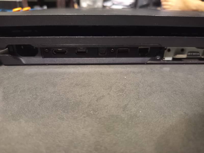 Ps 4 pro 1Tb  complete bundle 5