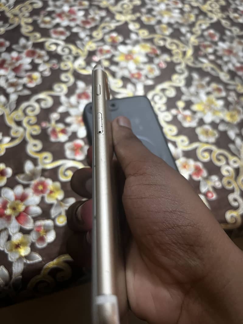 Apple iPhone 7 Plus 0