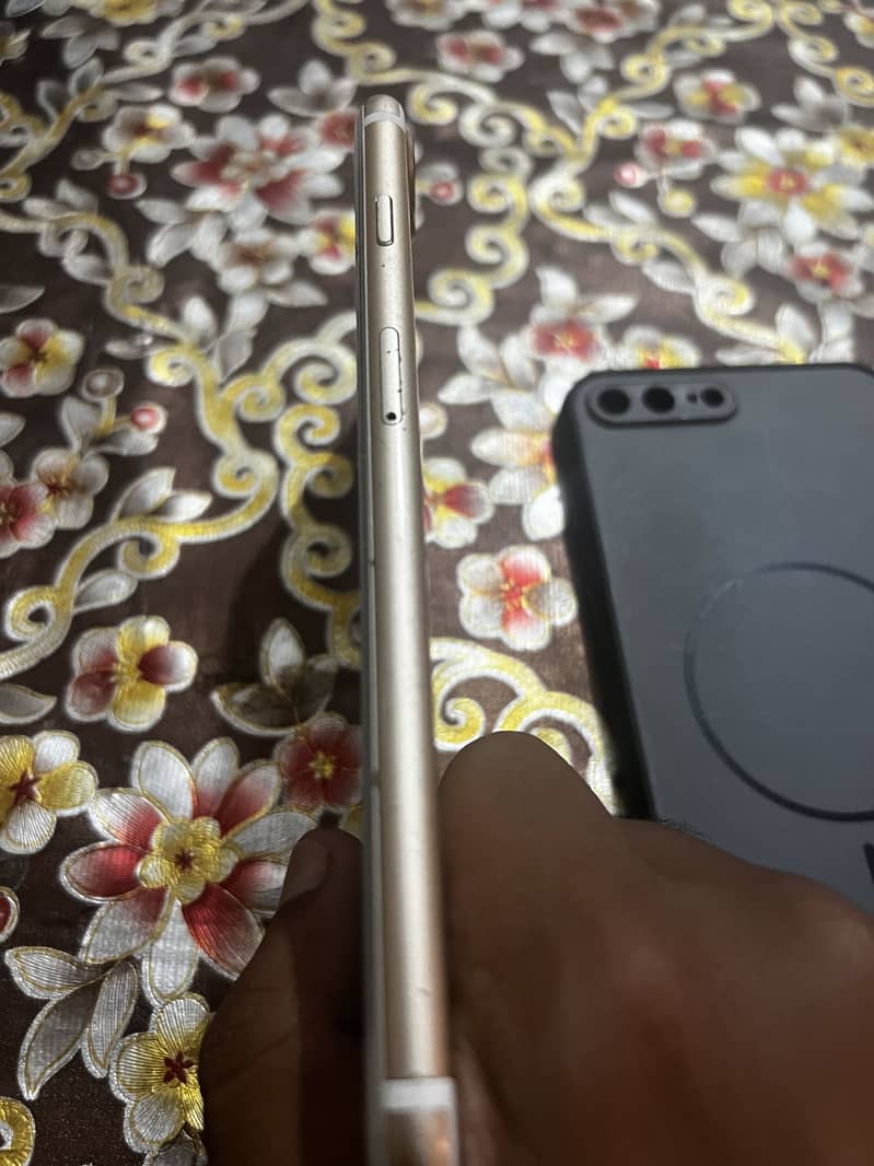 Apple iPhone 7 Plus 1