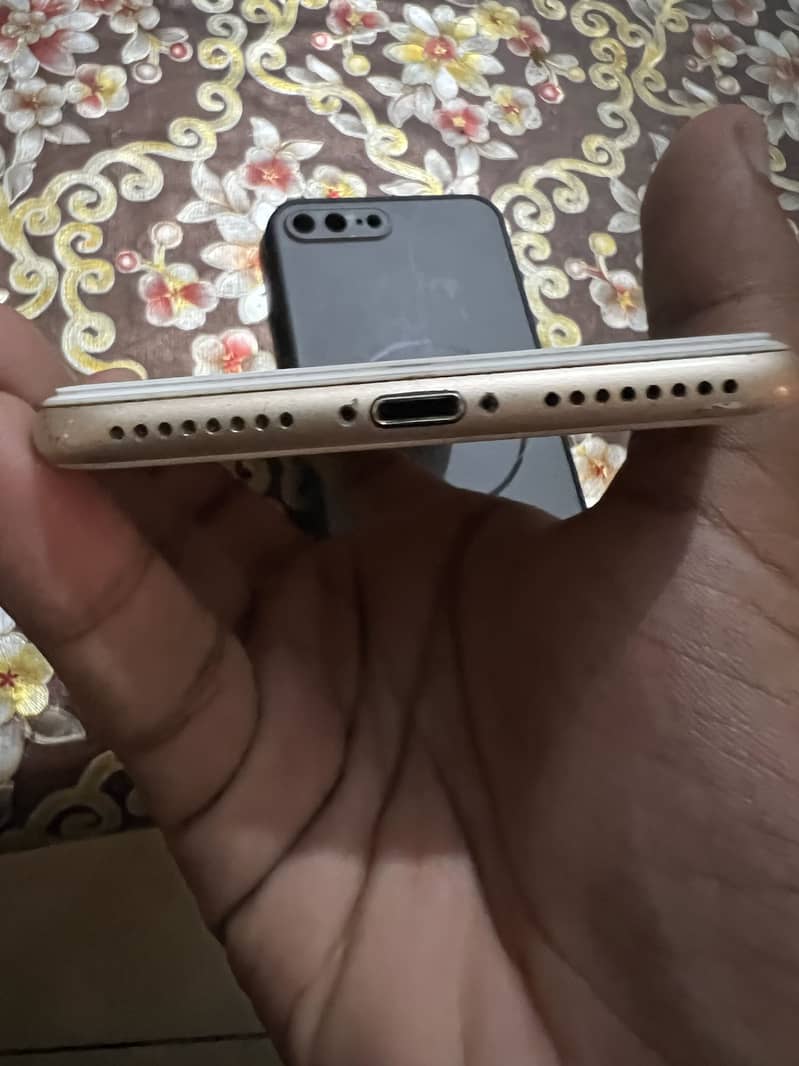 Apple iPhone 7 Plus 5