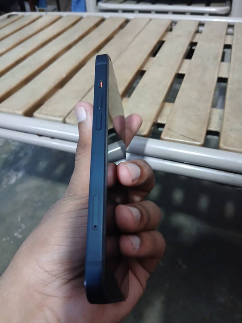 Apple iPhone 13 2