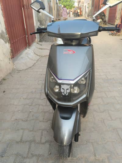 United Sharp Pro Electric Scooter - 1000W Motor