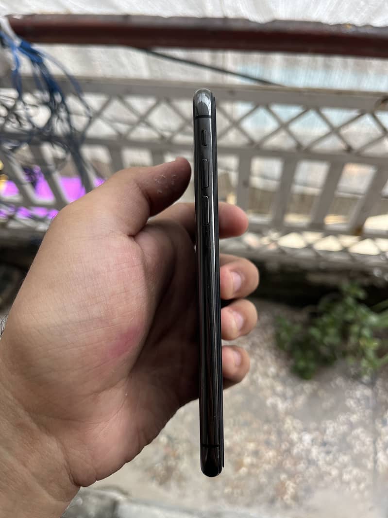 Apple iPhone X 5