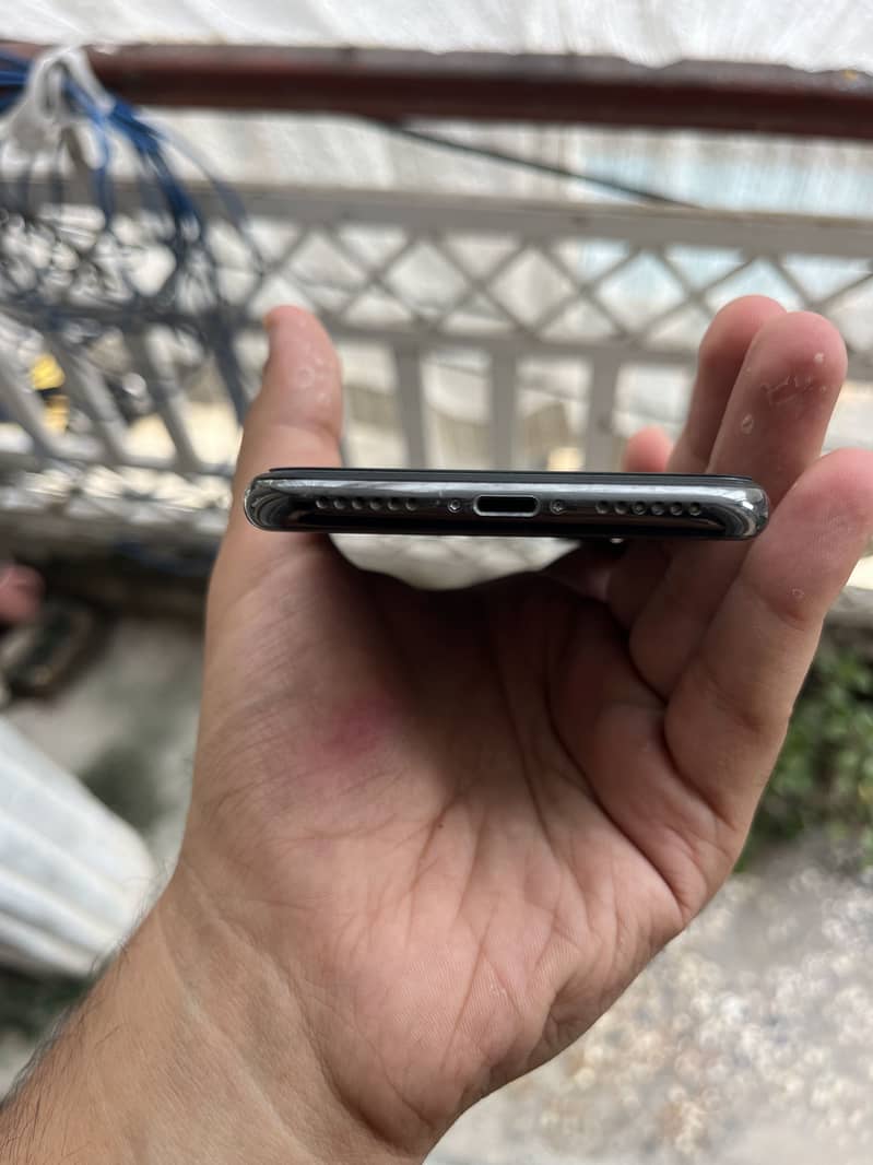 Apple iPhone X 6