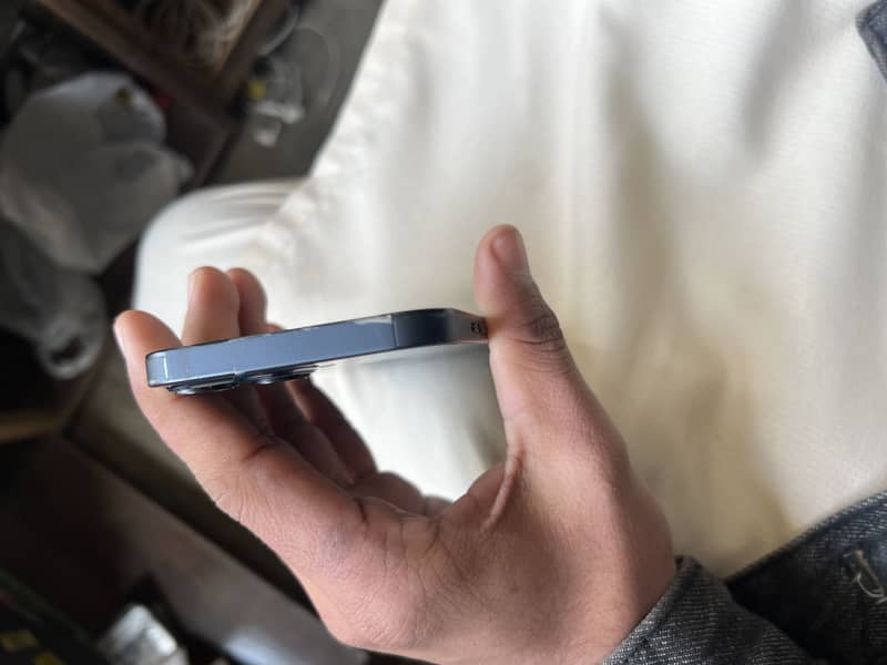 Apple iPhone 13 4