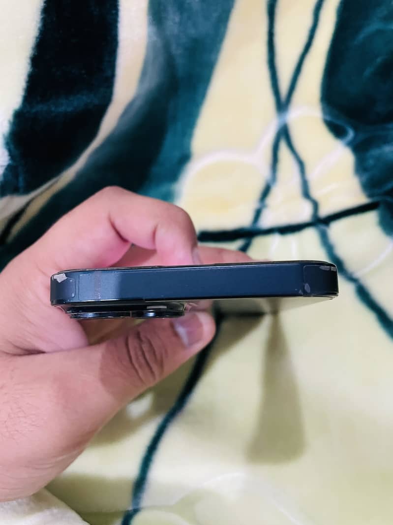Apple iPhone 14 3