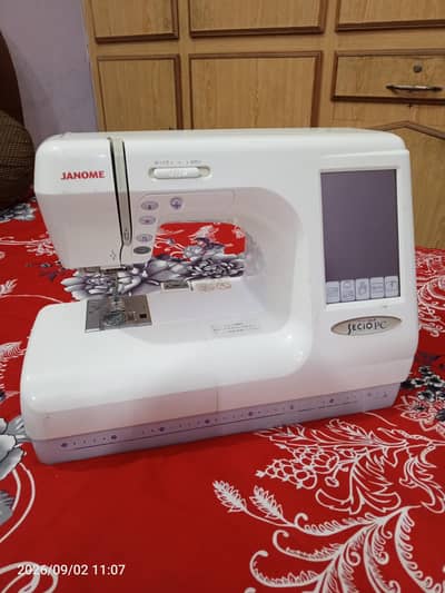 Janome 9600 Computerized Sewing and Embroidery Macine