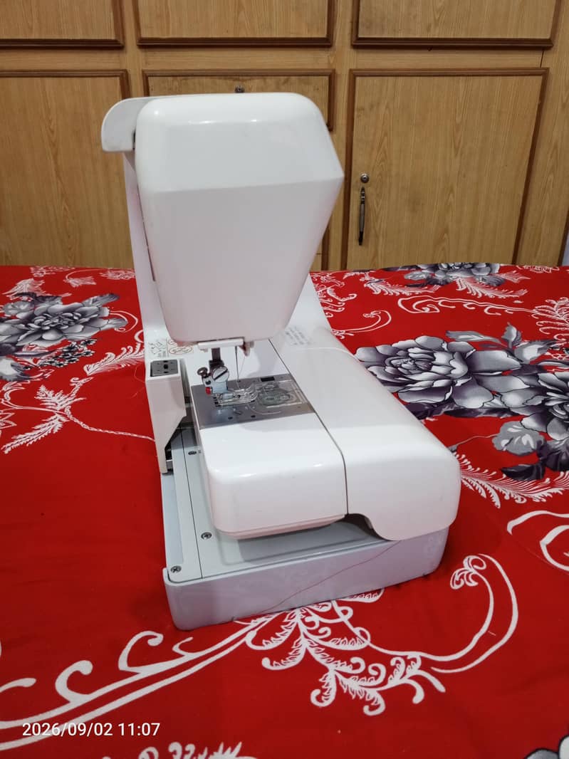 Janome 9600 Computerized Sewing and Embroidery Macine 4