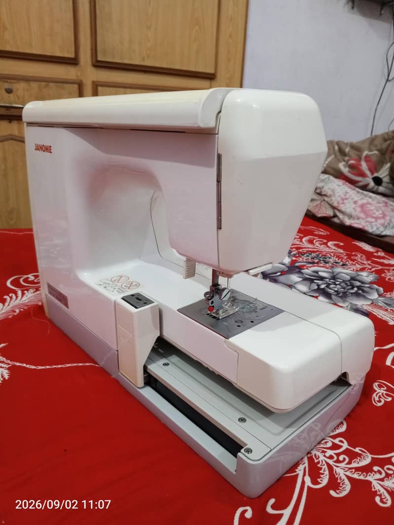 Janome 9600 Computerized Sewing and Embroidery Macine 5