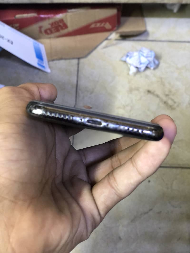 Apple iPhone X 5