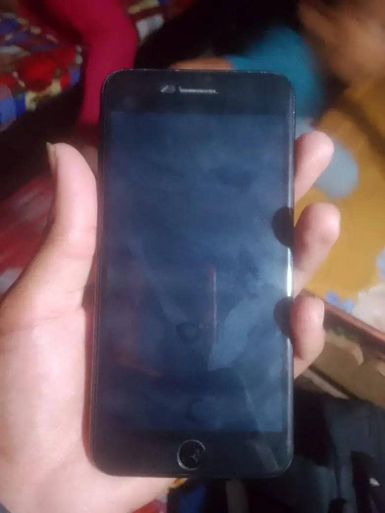Apple iPhone 7 Plus 2