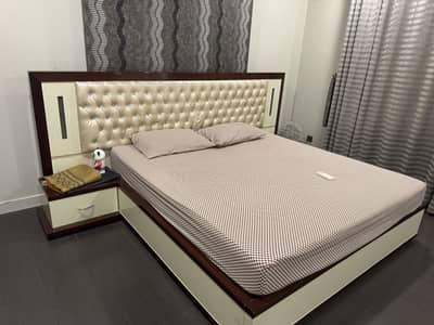 Queen Bed Set