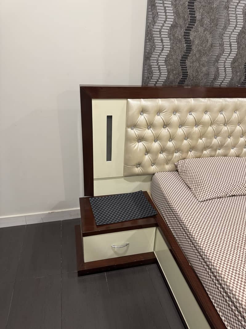 Queen Bed Set 1