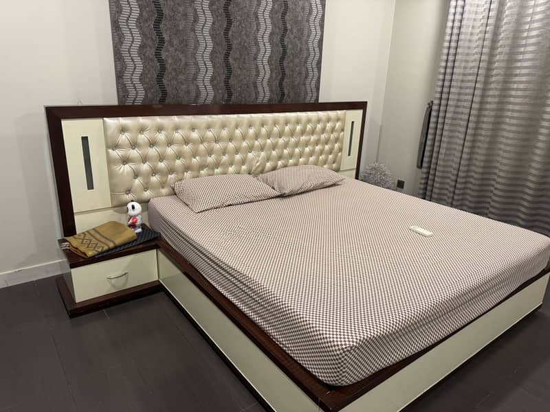 Queen Bed Set 2