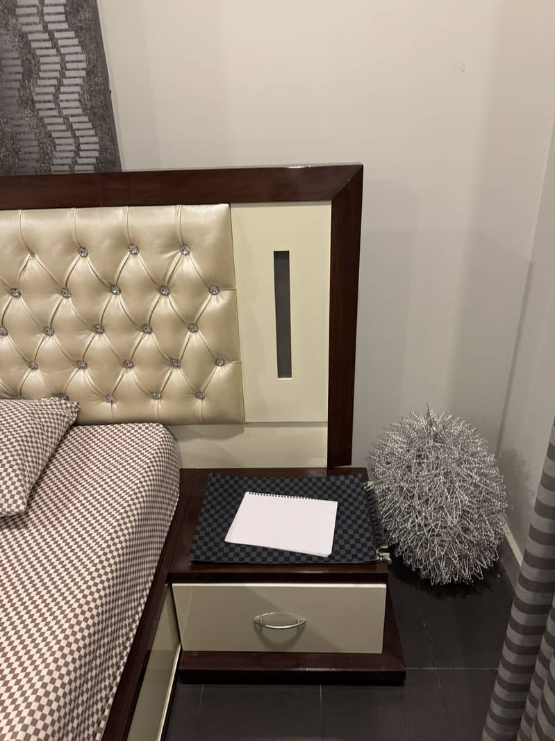 Queen Bed Set 3