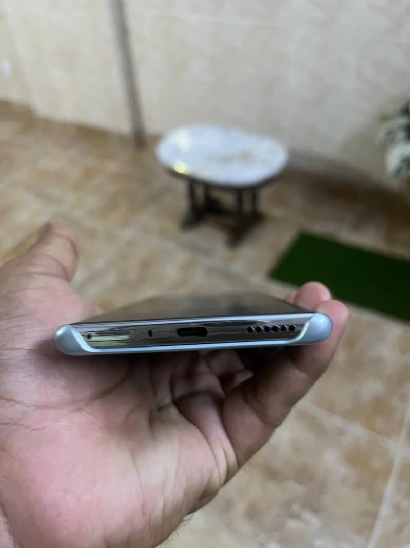 Tecno camon 40 pro 4