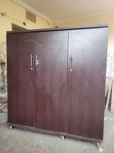 Almari 3 doors