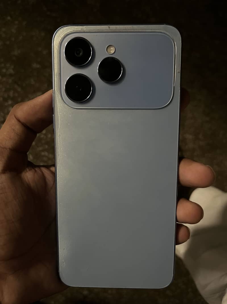 Tecno CAMON 40 0
