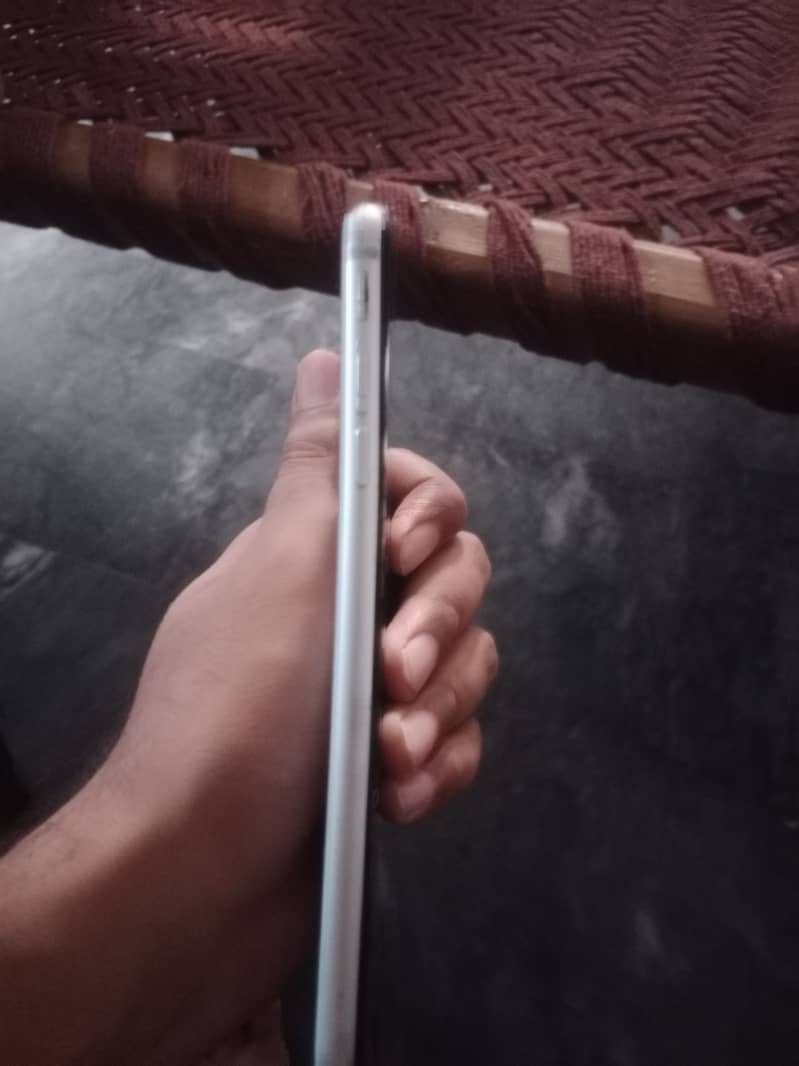 Apple iPhone 8 Plus 3