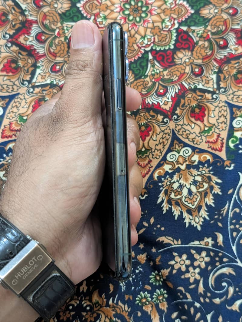 Apple iPhone 11 Pro 2