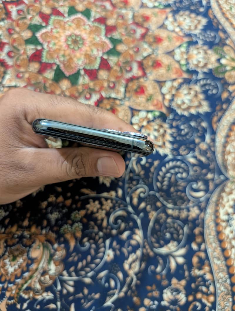 Apple iPhone 11 Pro 3