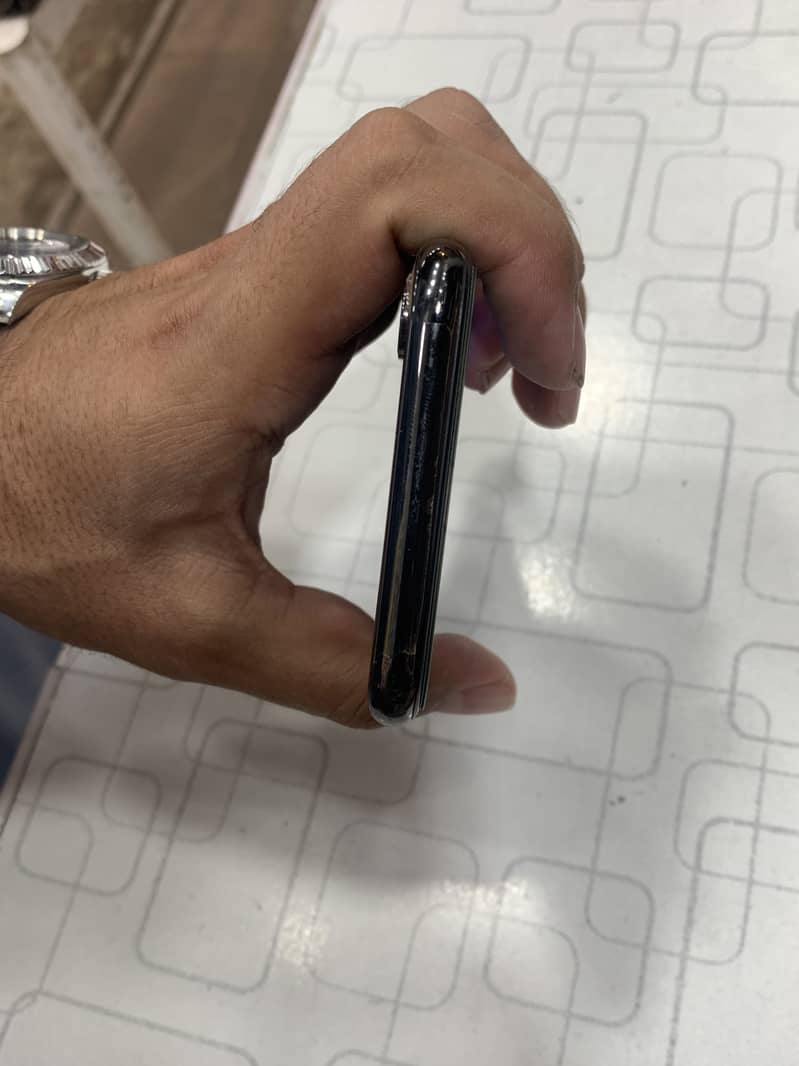 Apple iPhone X 4