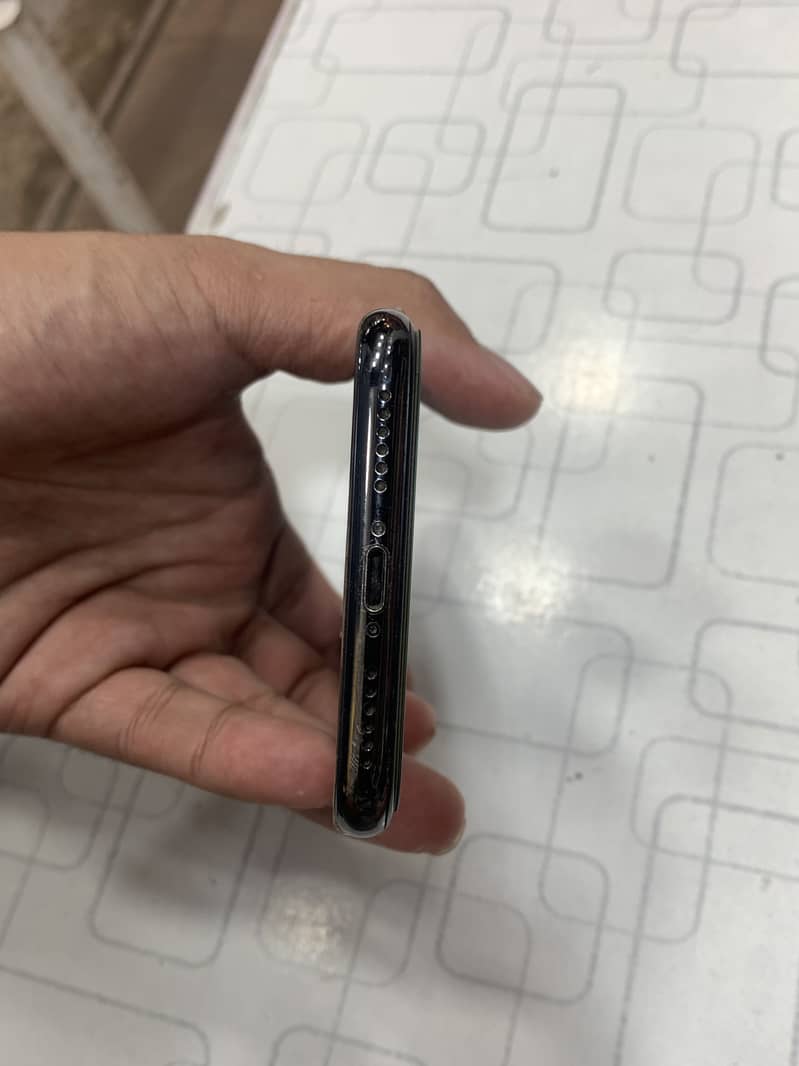 Apple iPhone X 5