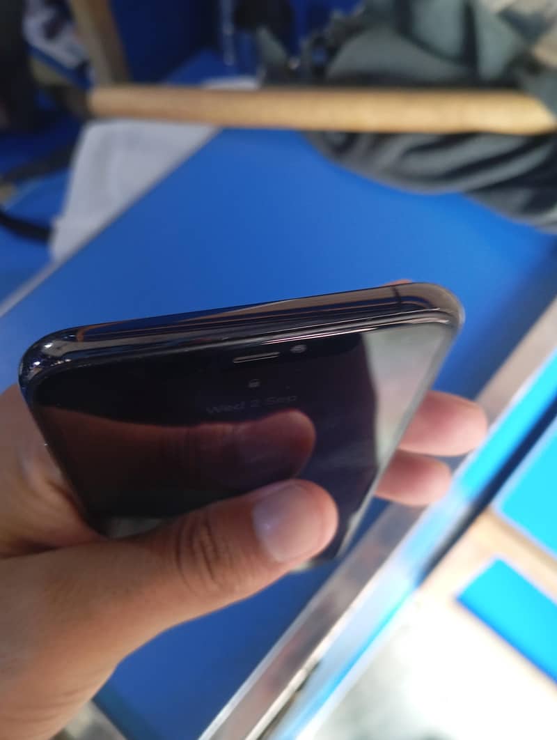 Apple iPhone 11 Pro Max 4