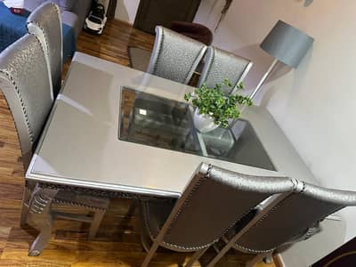 Modern 6 seater dining set with 6 chairs - Neat condition