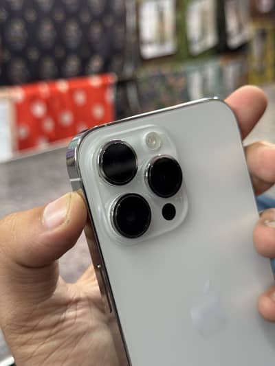 Apple iPhone 14 Pro Max in apple warenty