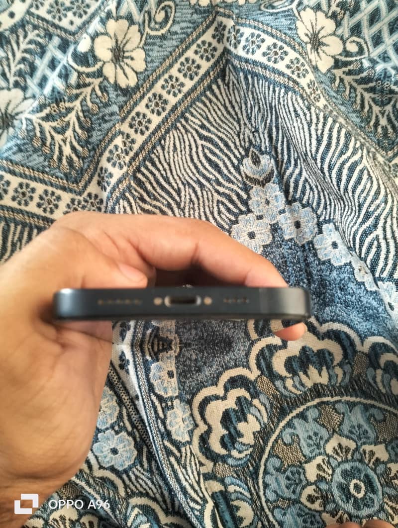 Apple iPhone 13 4