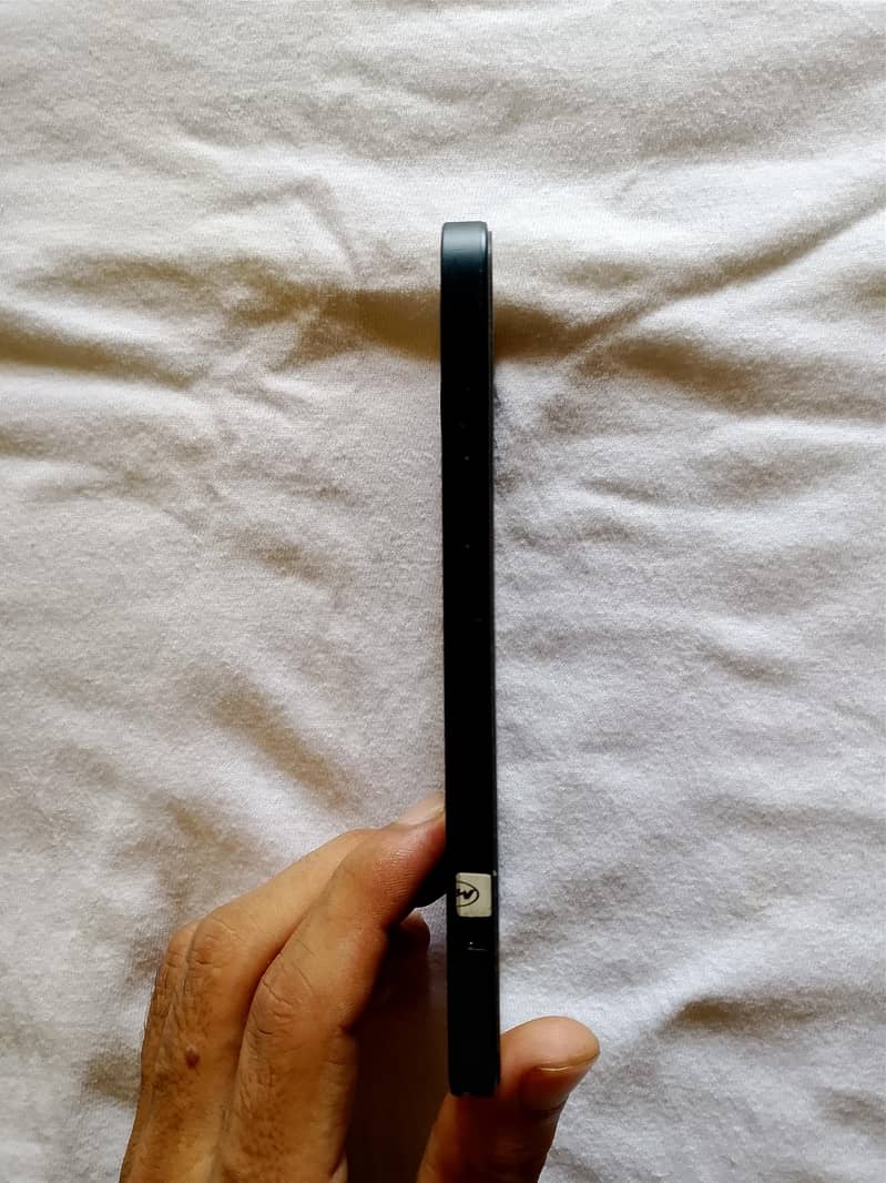 Apple iPhone 13 2