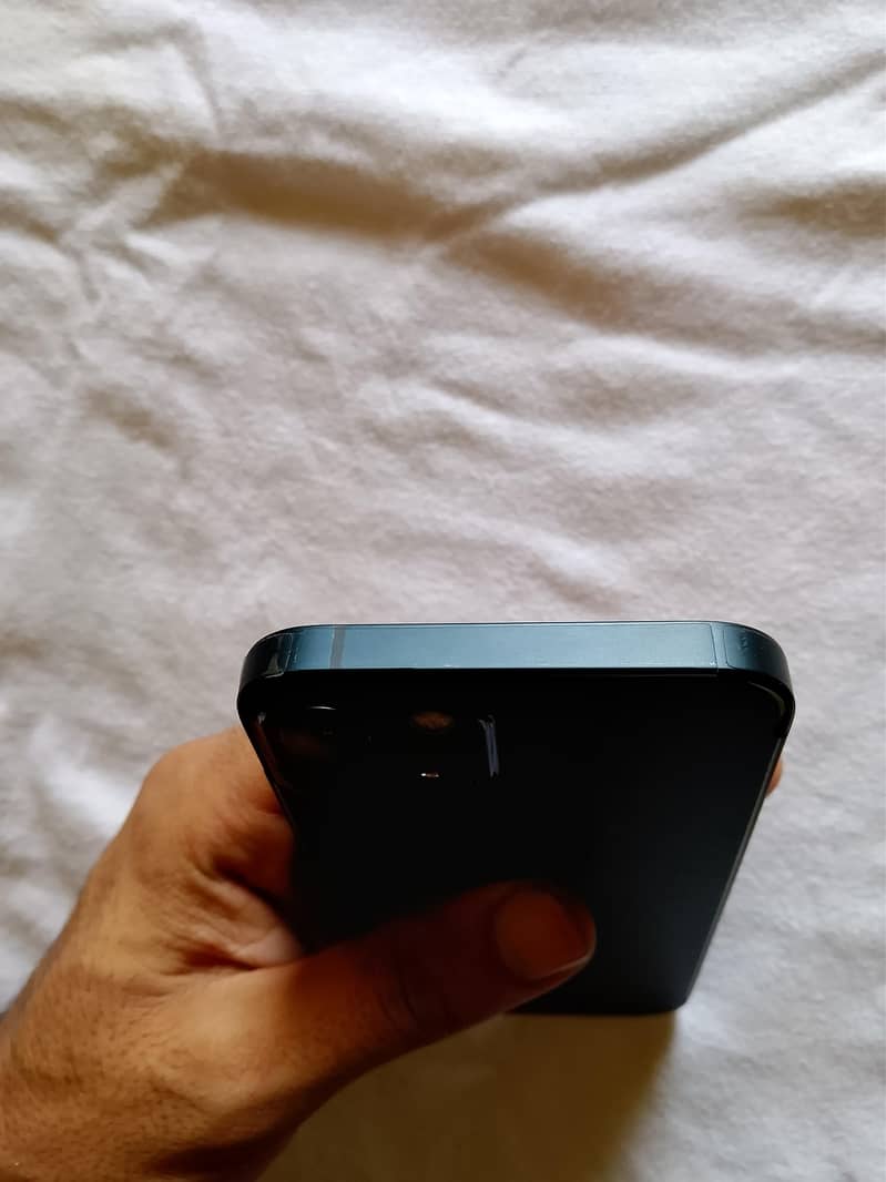 Apple iPhone 13 4