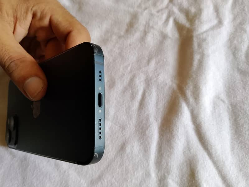 Apple iPhone 13 5