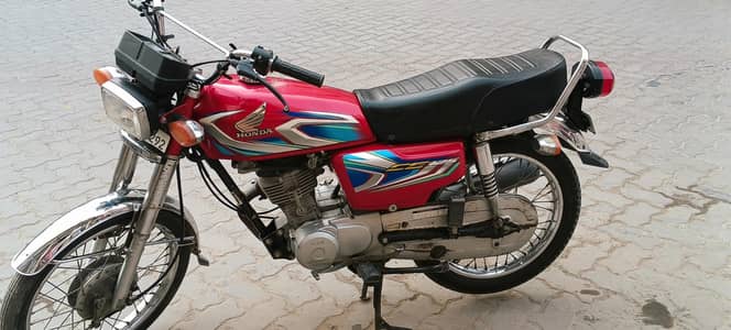 HONDA CG125 MODEL 2022 ALL GENUINE BIKE BIO ON THE SPOT