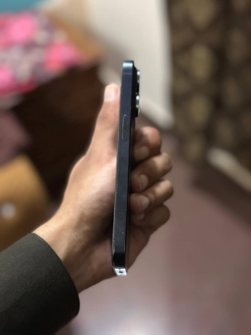 Apple iPhone 15 Pro 2