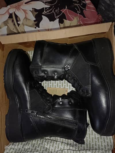 Servis combat boots