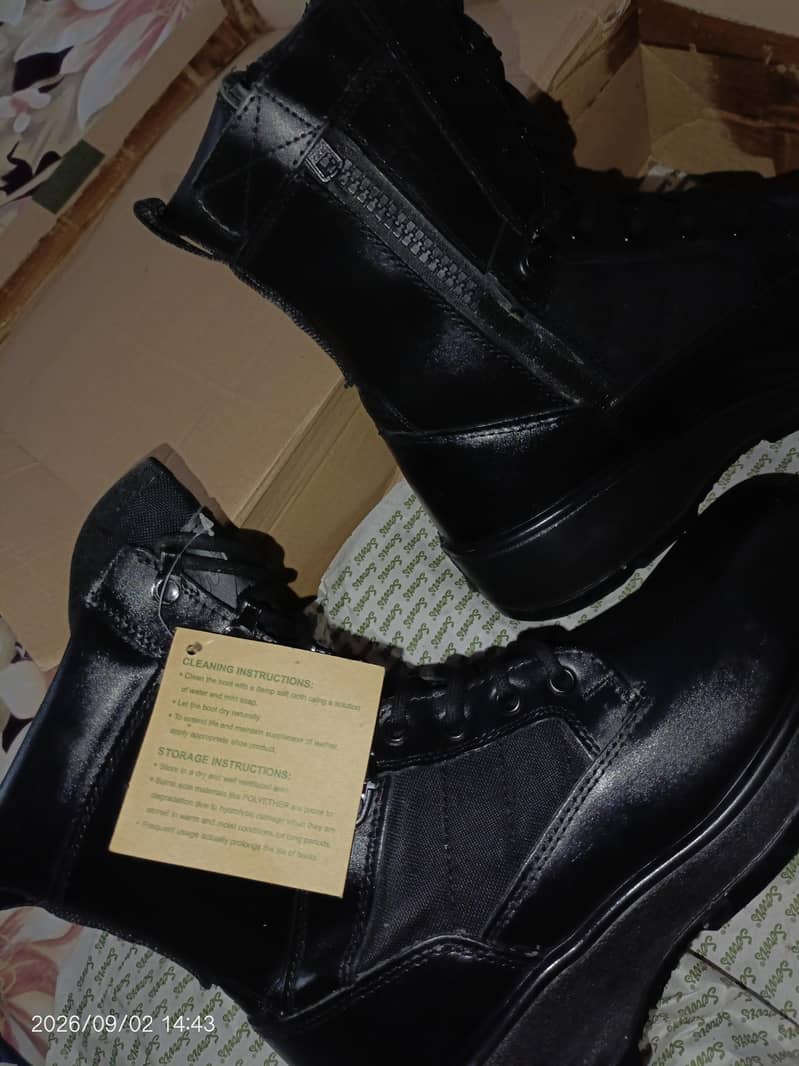 Servis combat boots 1