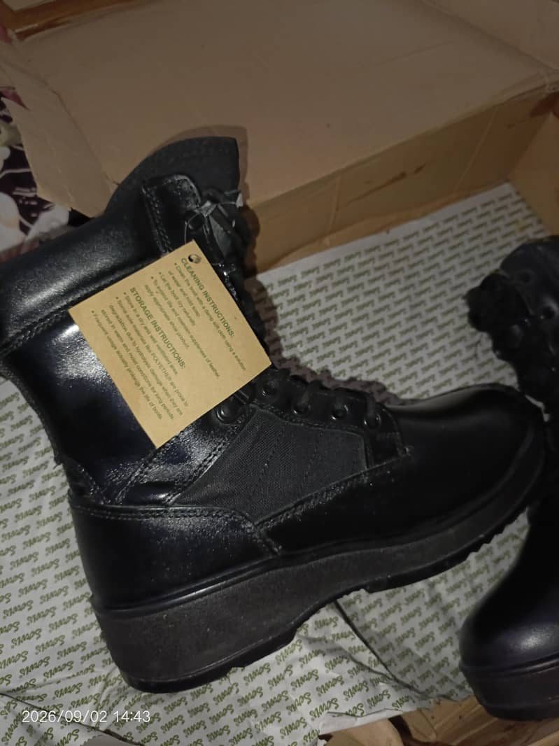 Servis combat boots 2