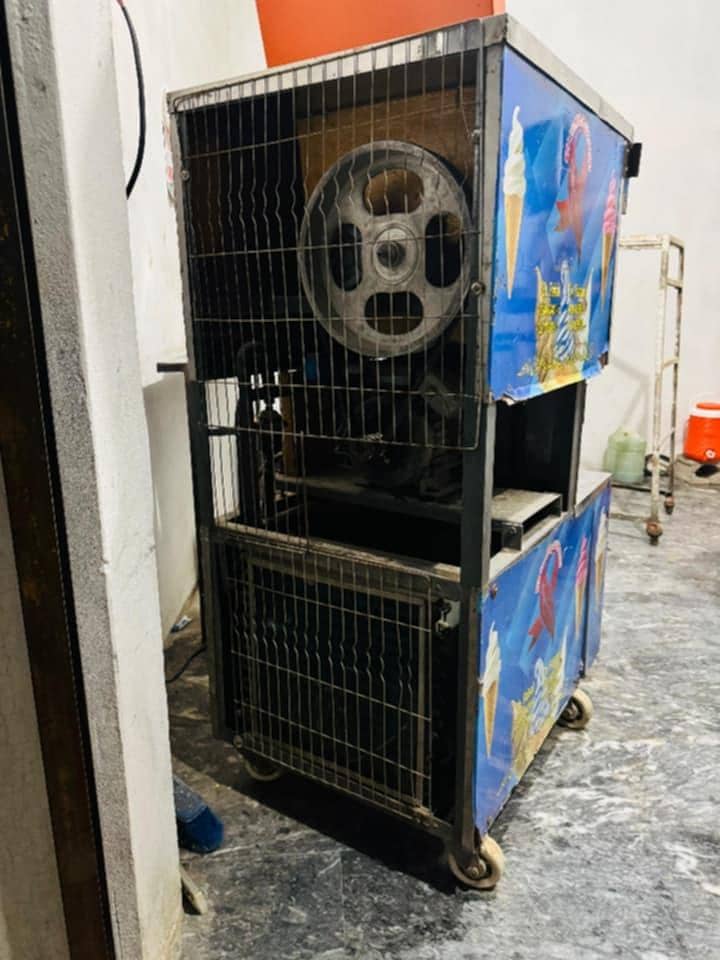 ICE CREAM MACHINE 1