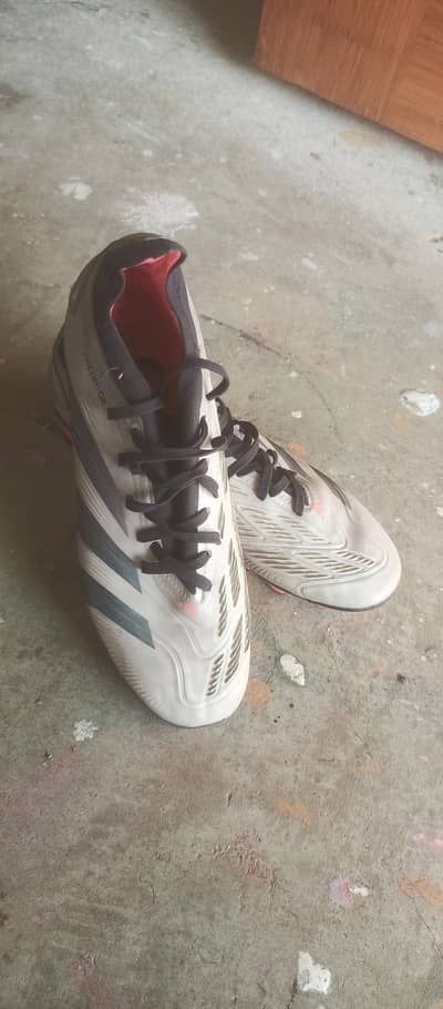  سیکنڈ ہینڈ Adidas Predator فٹبال شوز – بہترین کنڈیشن for sale