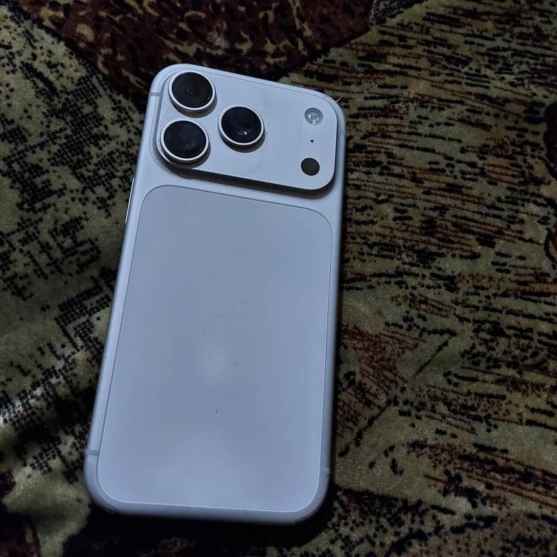Apple iPhone 17 Pro 0