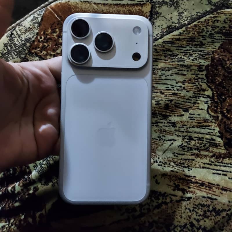 Apple iPhone 17 Pro 1