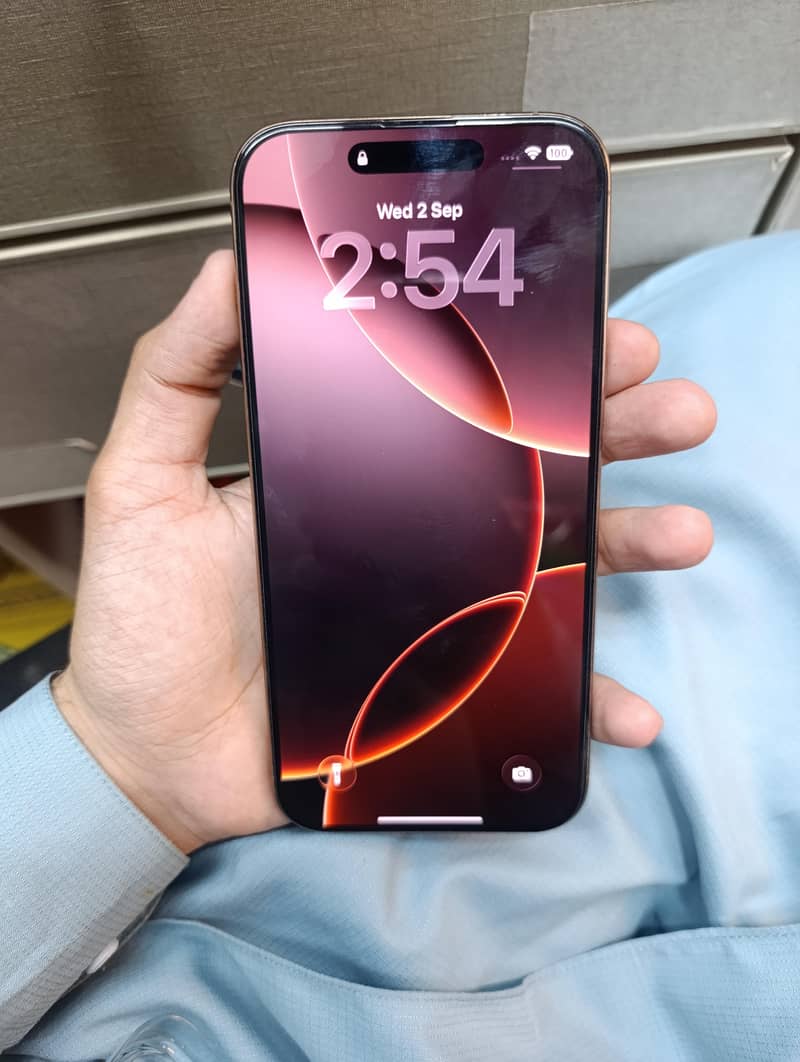 Apple iPhone 16 Pro Max 2