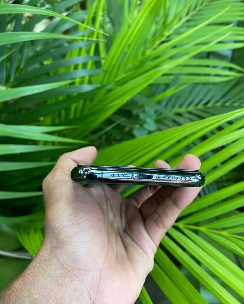 Apple iPhone 11 Pro 1