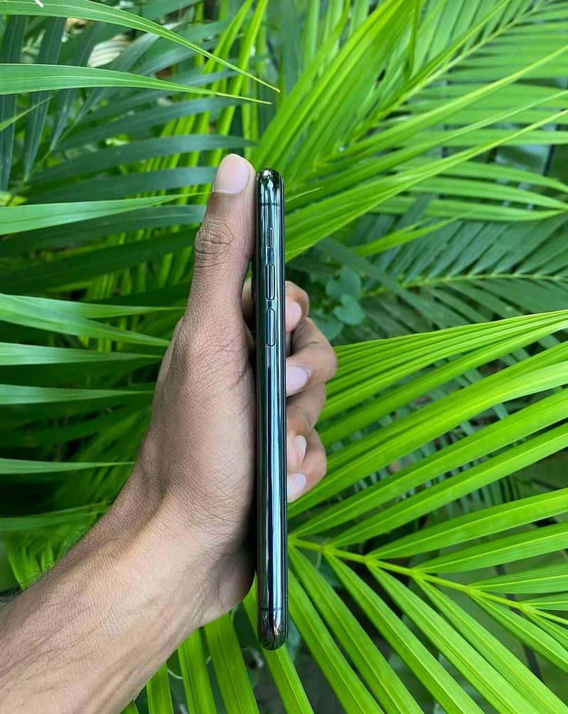 Apple iPhone 11 Pro 2