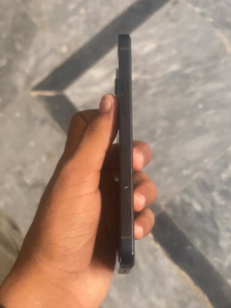 Apple iPhone 12 6