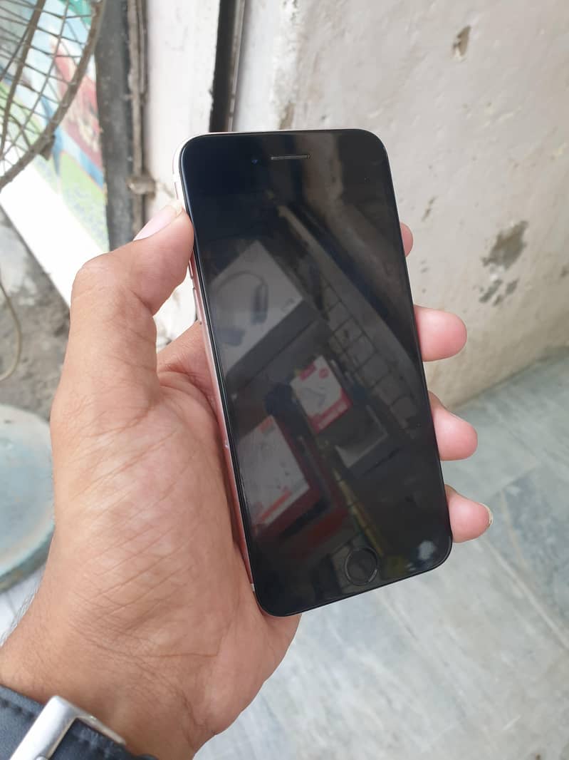 Apple iPhone 7 1