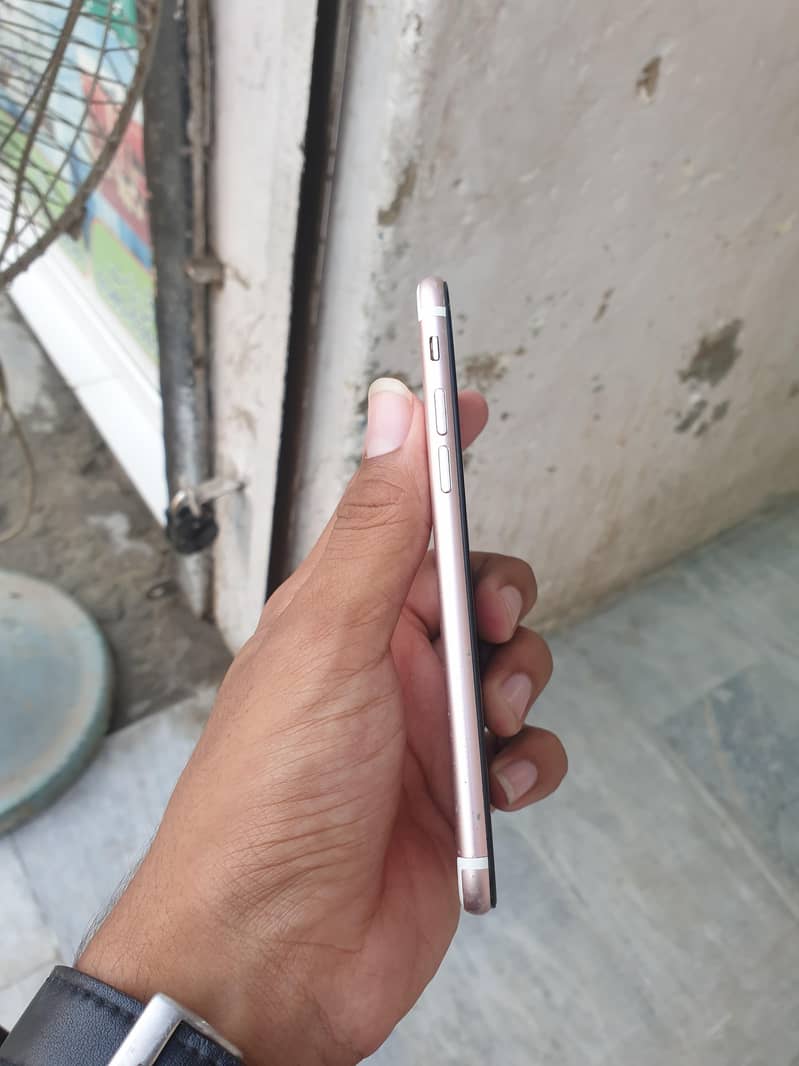Apple iPhone 7 2
