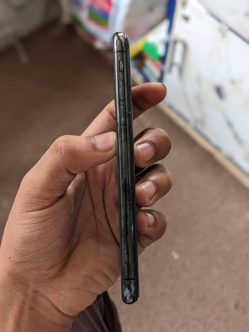 Apple iPhone XS 5